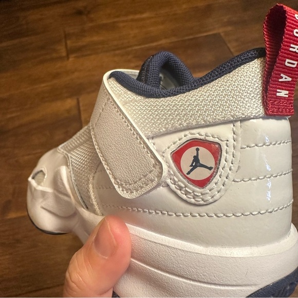 Jordan Max Aura 6 Little Kids' Shoes (White/VarsityRed/Midnight Navy) Size 12c - Picture 7 of 13